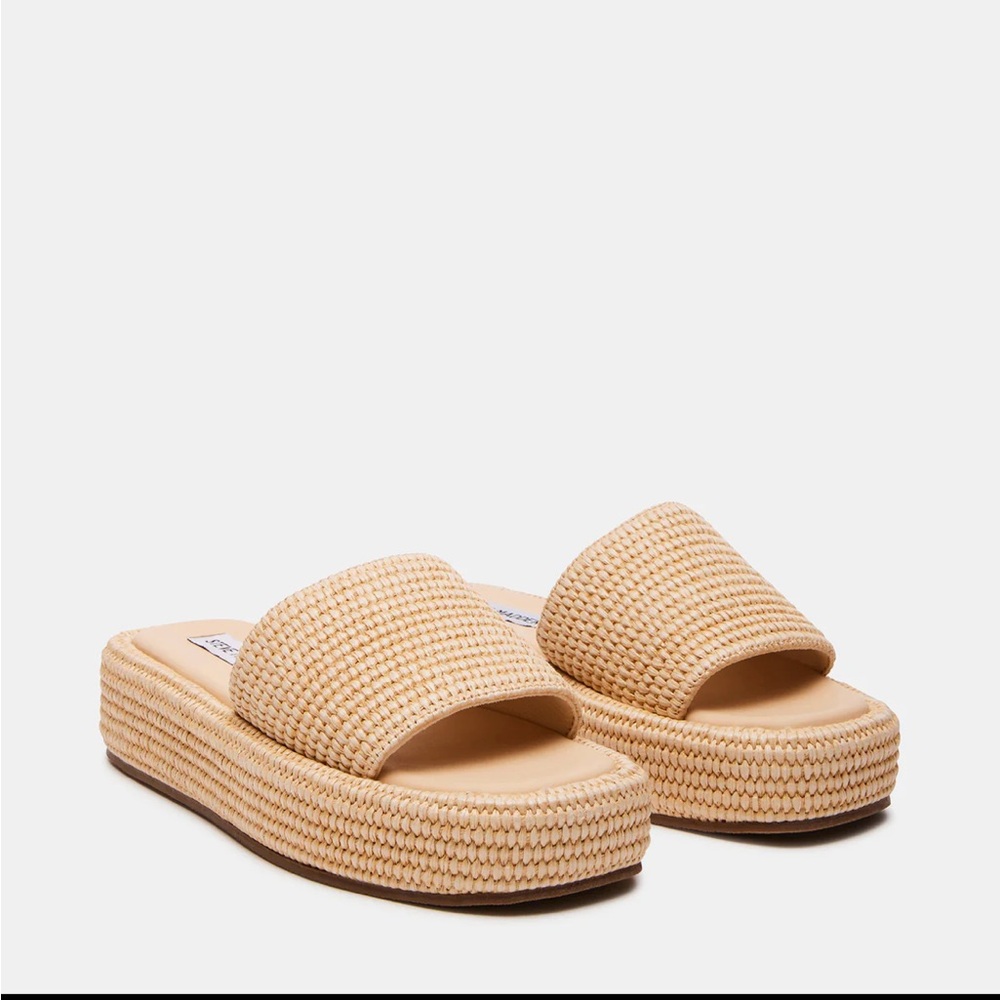 SALE🔥LIKE NEW Steve Madden Platform Sandals
